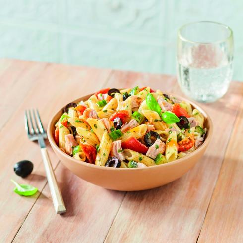 Qualité traiteur pâtes au thon a l'italienne visuel d'ambiance